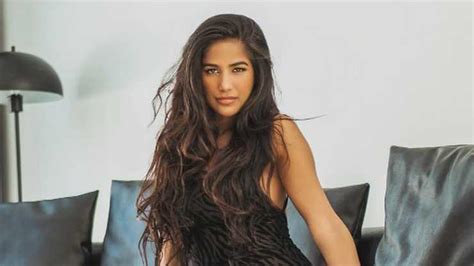 Poonam Pandey Reveals Boyfriend Leaking Her Bathroom Video ...